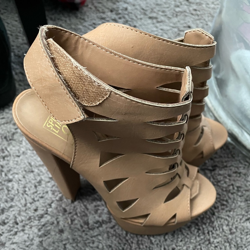 Womens tan heels size 6